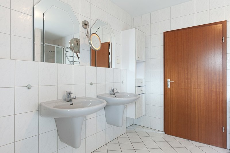 Immobilienangebot - Gelsenkirchen - Alle - Hier dürfen Sie schwach werden: 1 Haus für 2 Familien!