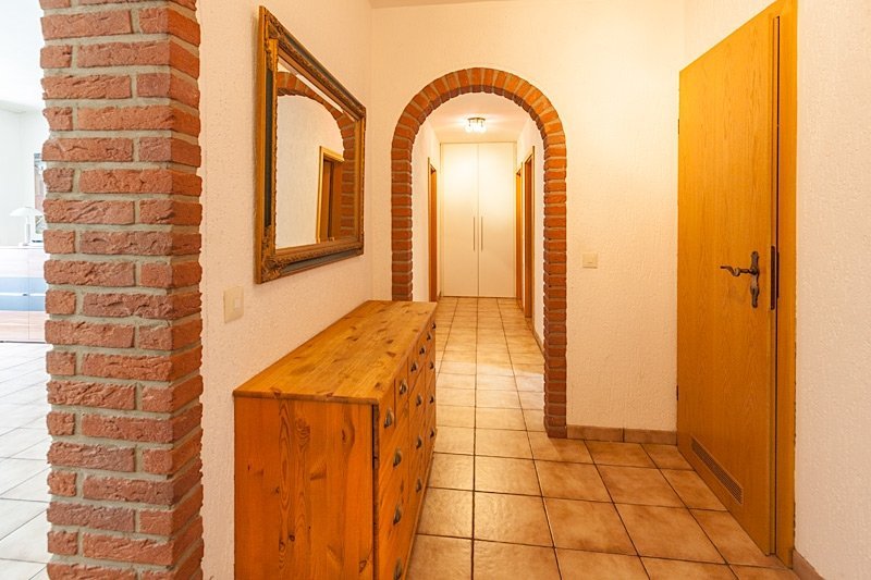 Immobilienangebot - Borken - Alle - Große Wohnung - Schwimmbad und Aufzug im Haus!