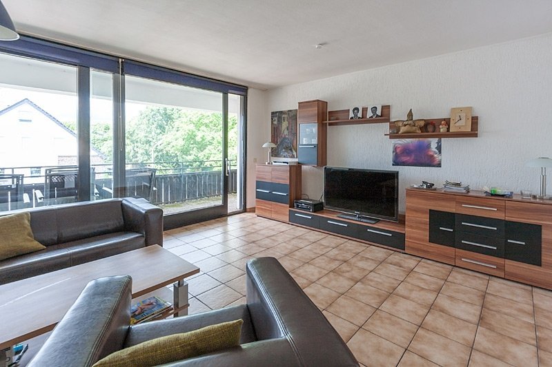 Immobilienangebot - Borken - Alle - Große Wohnung - Schwimmbad und Aufzug im Haus!