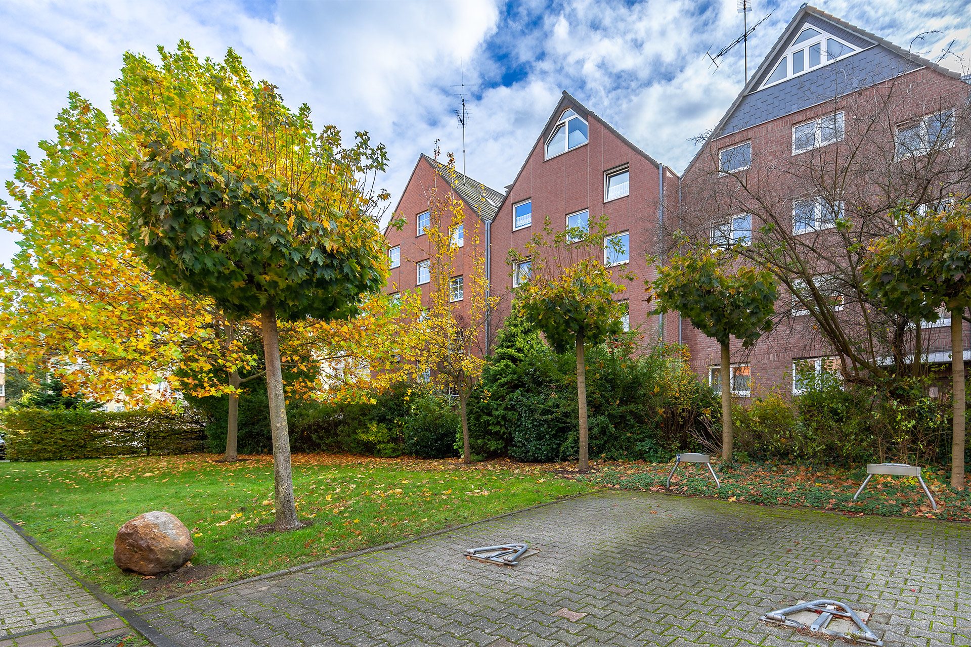 Immobilienangebot - Essen - Alle - Vier-Zimmer-Erdgeschosswohnung mit eigenem Garten!
