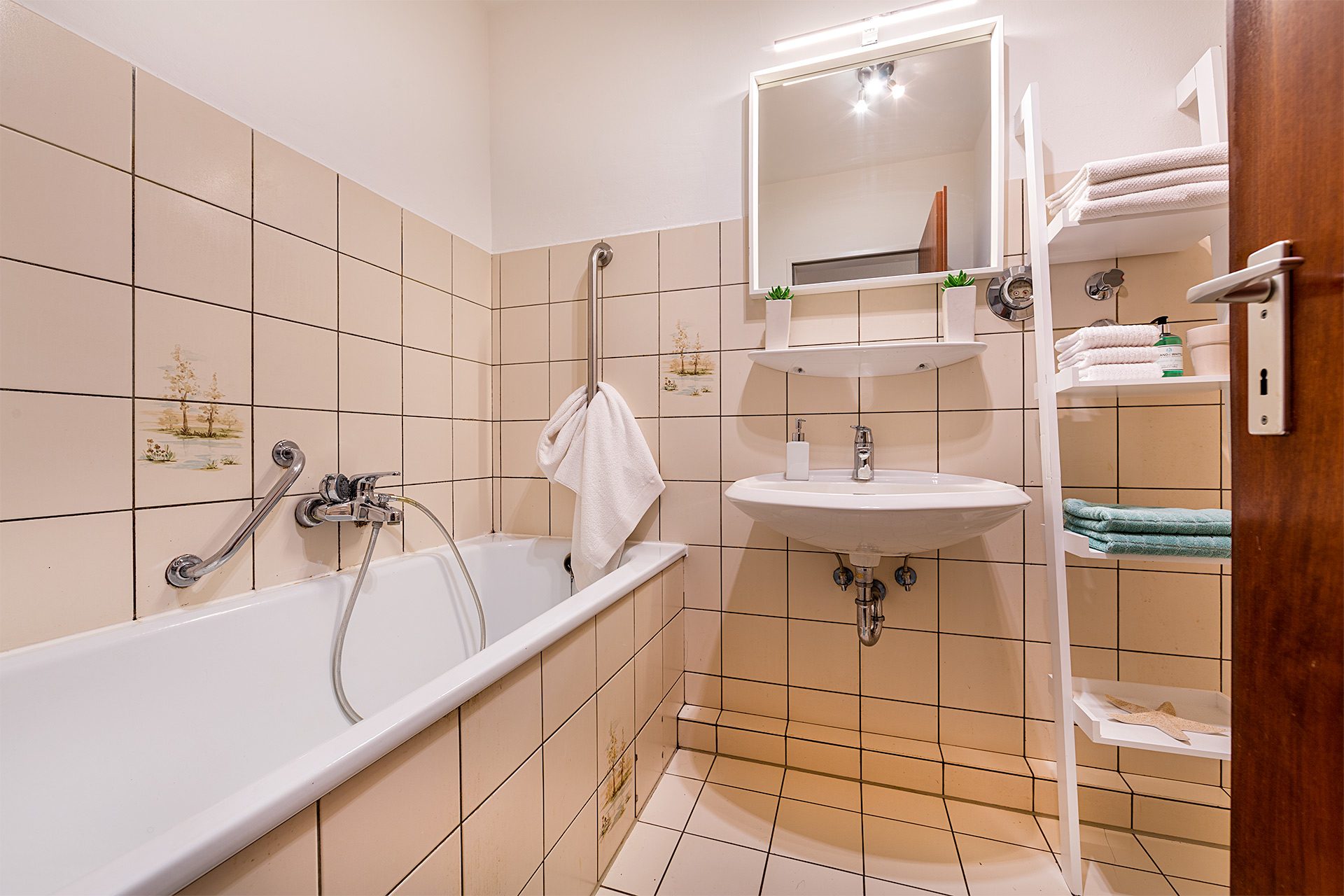 Immobilienangebot - Essen - Alle - Vier-Zimmer-Erdgeschosswohnung mit eigenem Garten!
