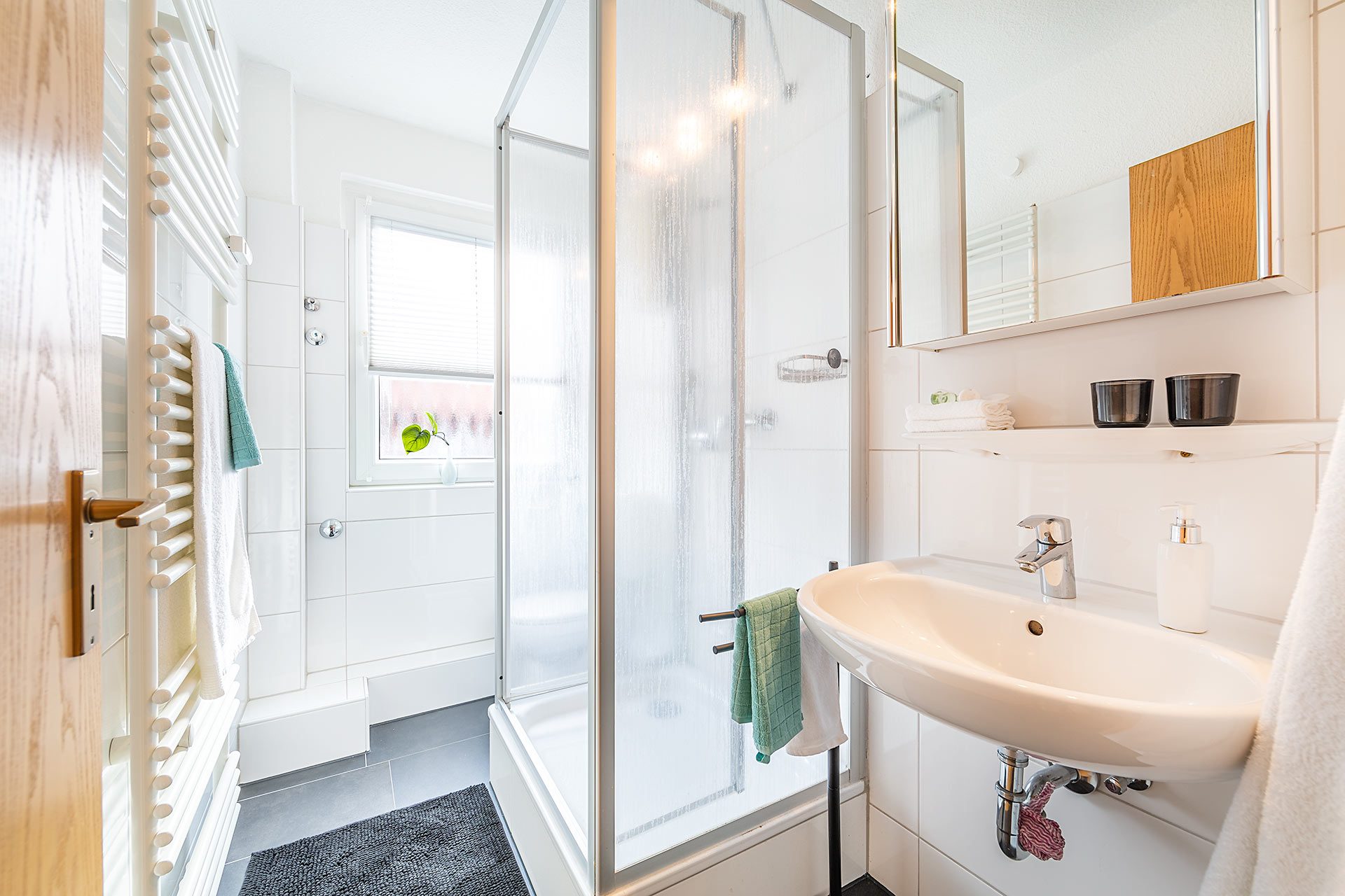 Immobilienangebot - Gelsenkirchen - Alle - Schöne, frisch renovierte Dachgeschosswohnung in Heßler!