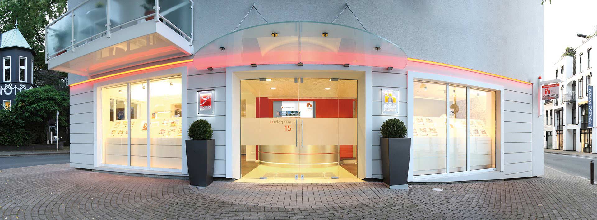 Sie sehen auf dem Foto ein modernes Immobilienbüro von Ralf Robert Hundt in Gelsenkirchen Buer.