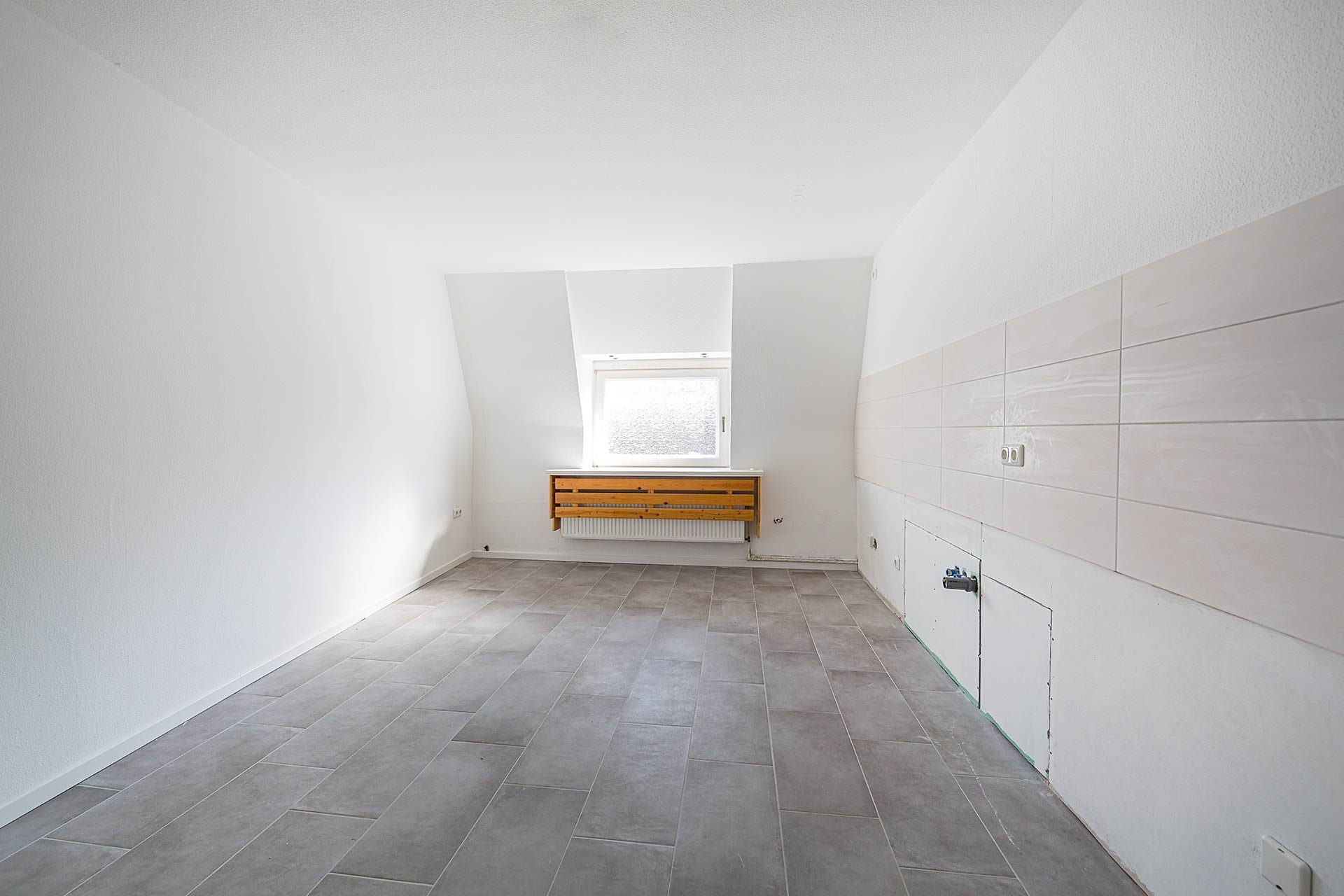 Immobilienangebot - Gelsenkirchen - Alle - Moderne Dachgeschosswohnung in City-Nähe von Buer!