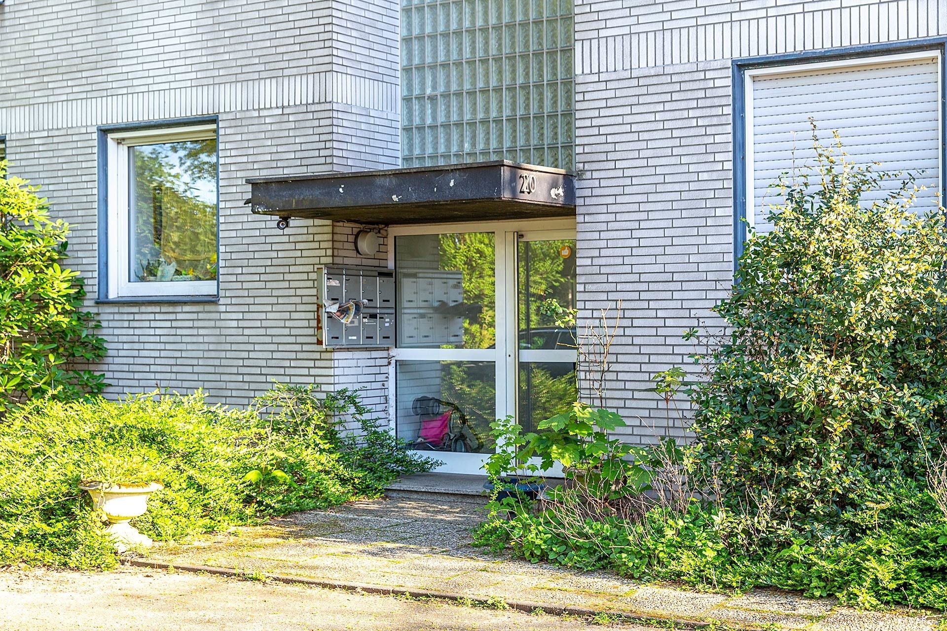 Immobilienangebot - Gelsenkirchen / Buer - Alle - 8 Familienhaus mit 6 Garagen in Gelsenkirchen-Buer!