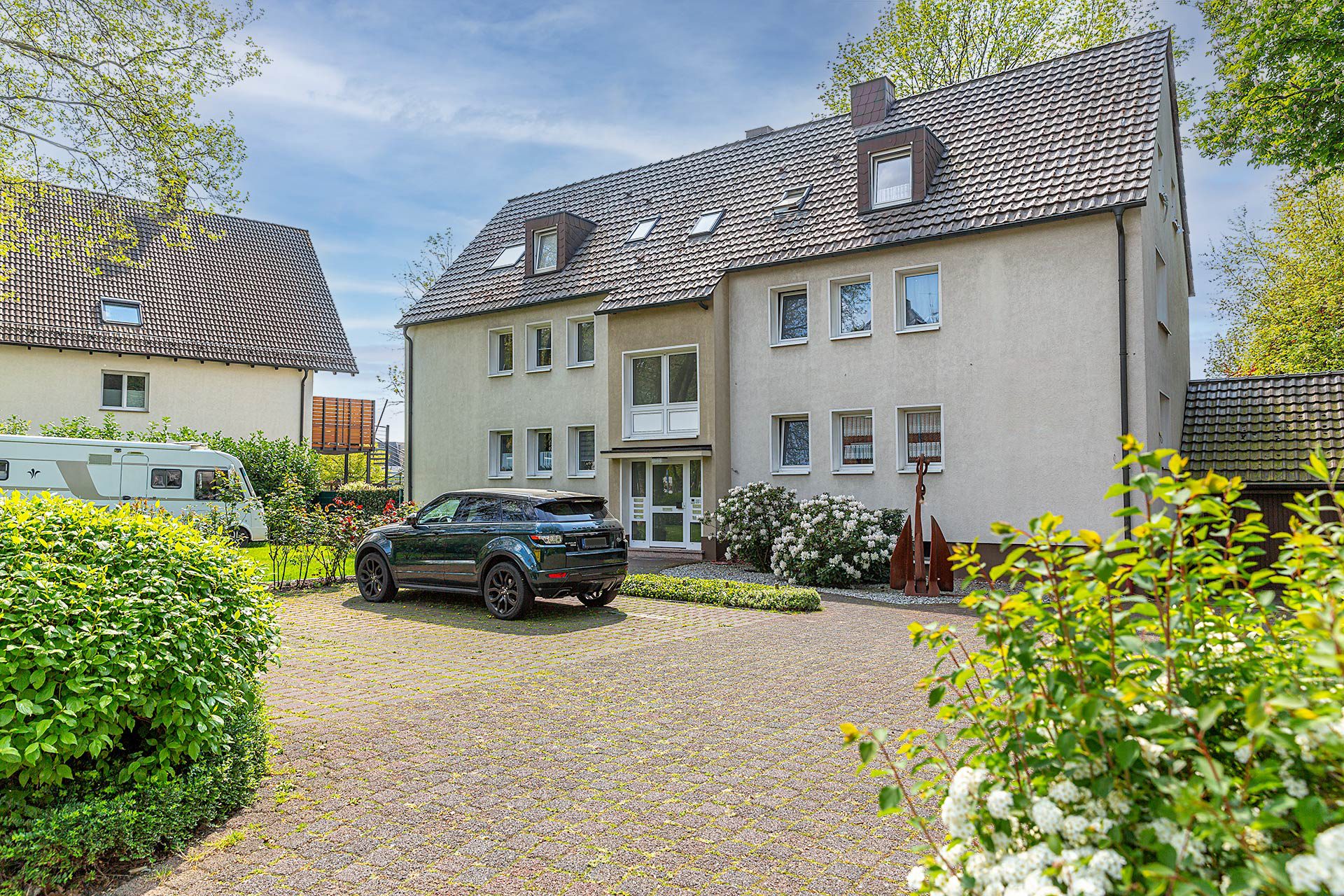 Aussenansicht Immobilienangebot - Gelsenkirchen - Alle - Einzigartiges Mehrfamilienhaus mit einem Baugrundstück in Gelsenkirchen-Bismarck!