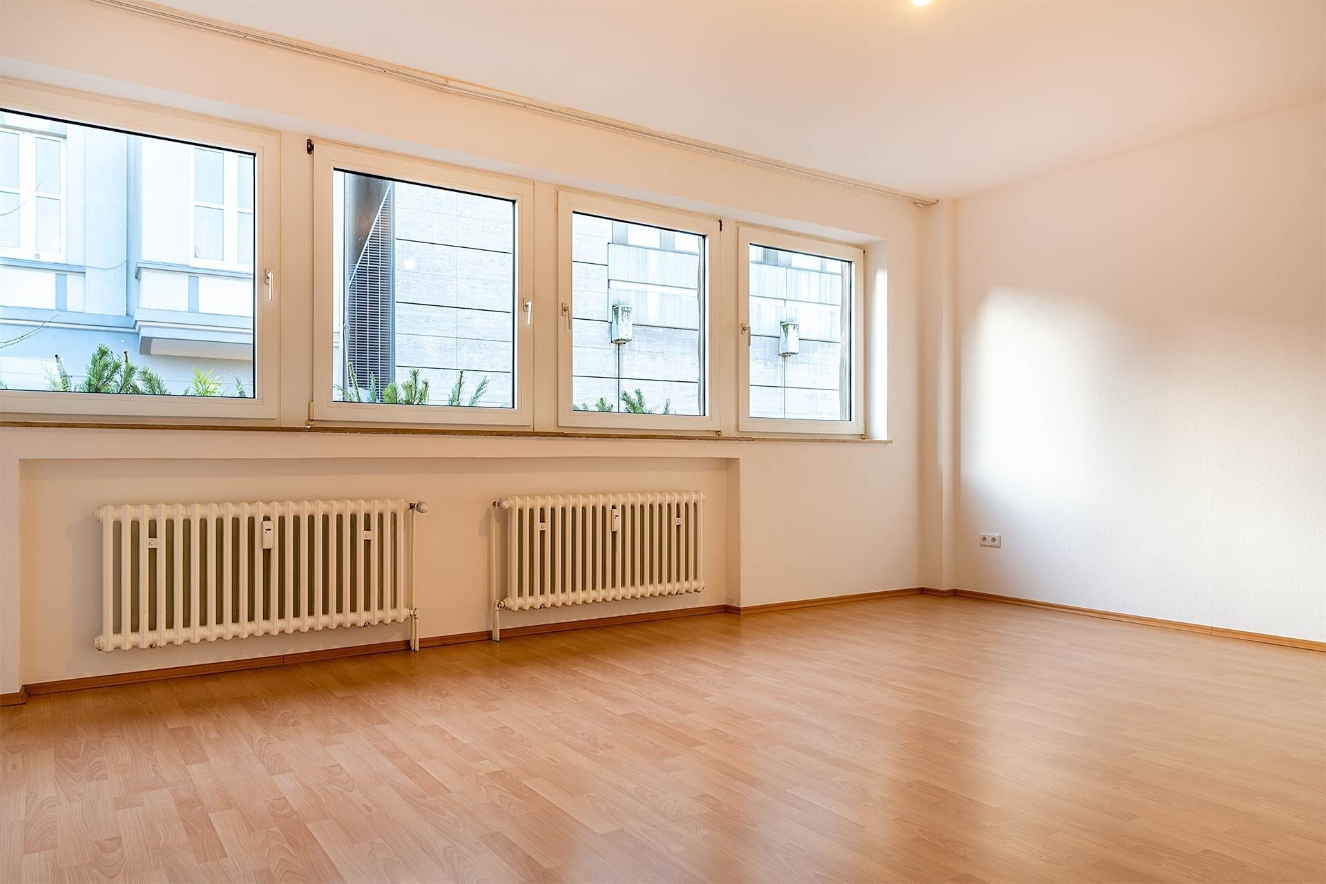 Immobilienangebot - Gelsenkirchen - Alle - Freiberufler aufgepasst, Bürofläche in der Buerschen-City! – www.HUNDT.IM