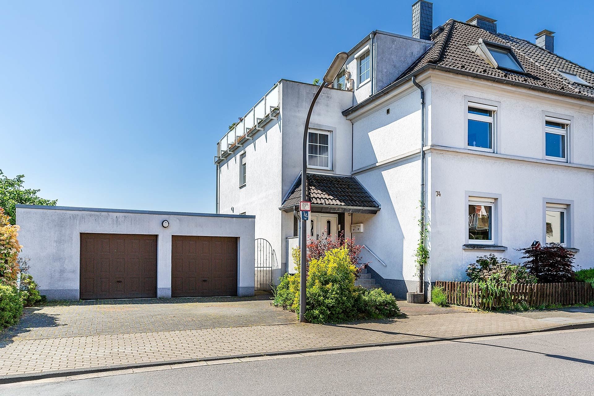 Immobilienangebot - Recklinghausen - Häuser - Harmonie von Innen und Außen: Modernes Zweifamilienhaus mit 2 Terrassen und Garten!