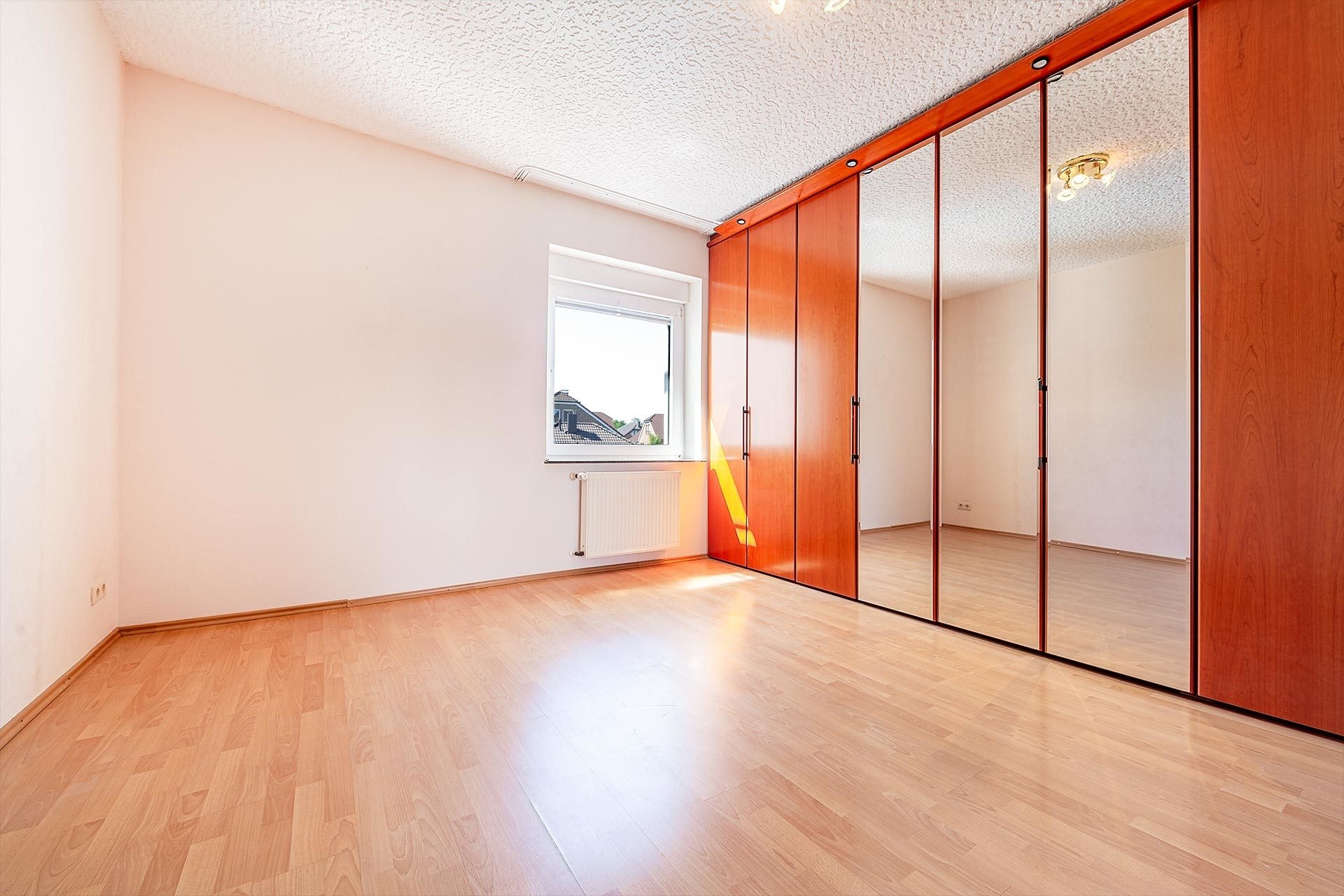 Immobilienangebot - Recklinghausen - Häuser - Harmonie von Innen und Außen: Modernes Zweifamilienhaus mit 2 Terrassen und Garten!