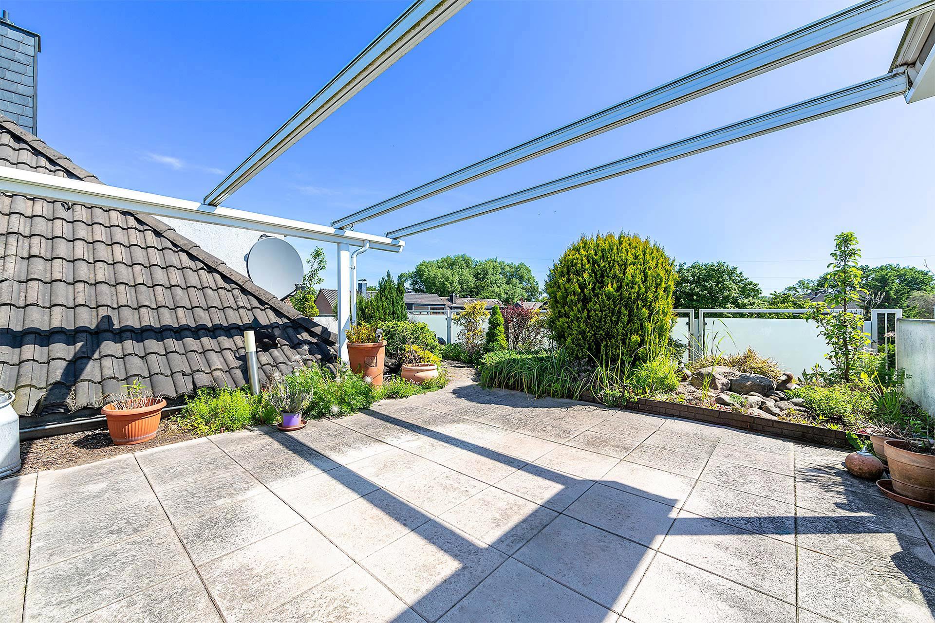 Immobilienangebot - Recklinghausen - Häuser - Harmonie von Innen und Außen: Modernes Zweifamilienhaus mit 2 Terrassen und Garten!
