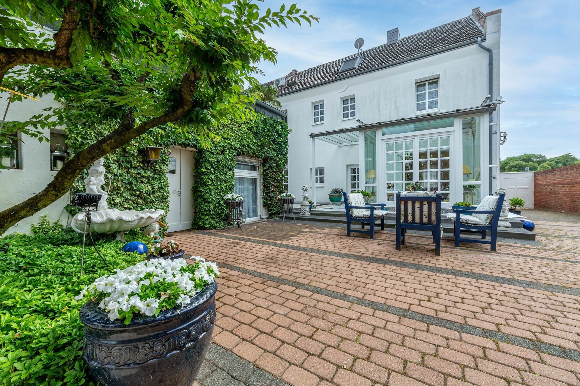Immobilienangebot - Düsseldorf - Häuser - Ein Haus mit Geschichte und Charakter - Wohnen im Herzen von Düsseldorf-Himmelgeist! – www.HUNDT.IM