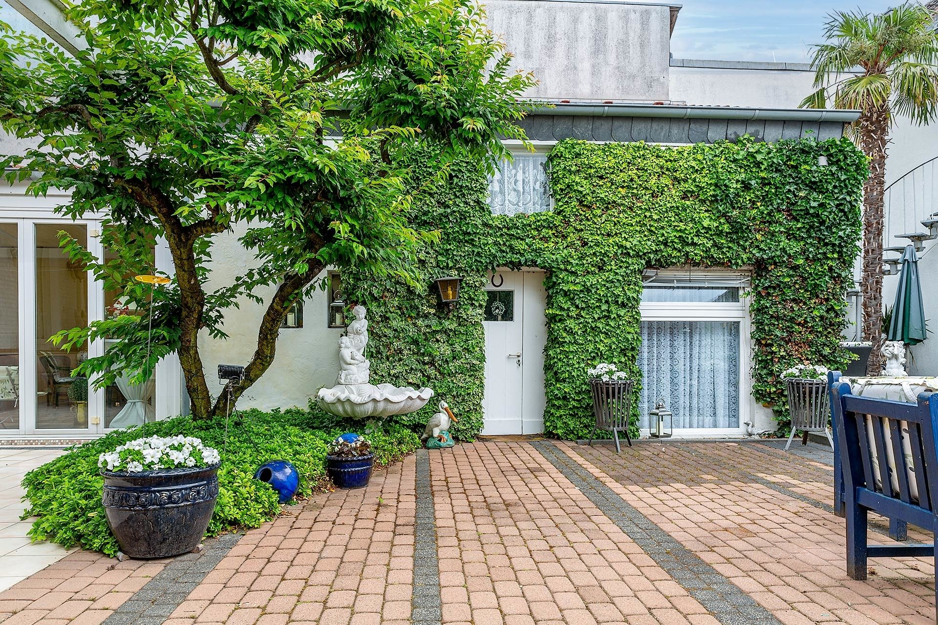 Immobilienangebot - Düsseldorf - Häuser - Ein Haus mit Geschichte und Charakter - Wohnen im Herzen von Düsseldorf-Himmelgeist! – www.HUNDT.IM