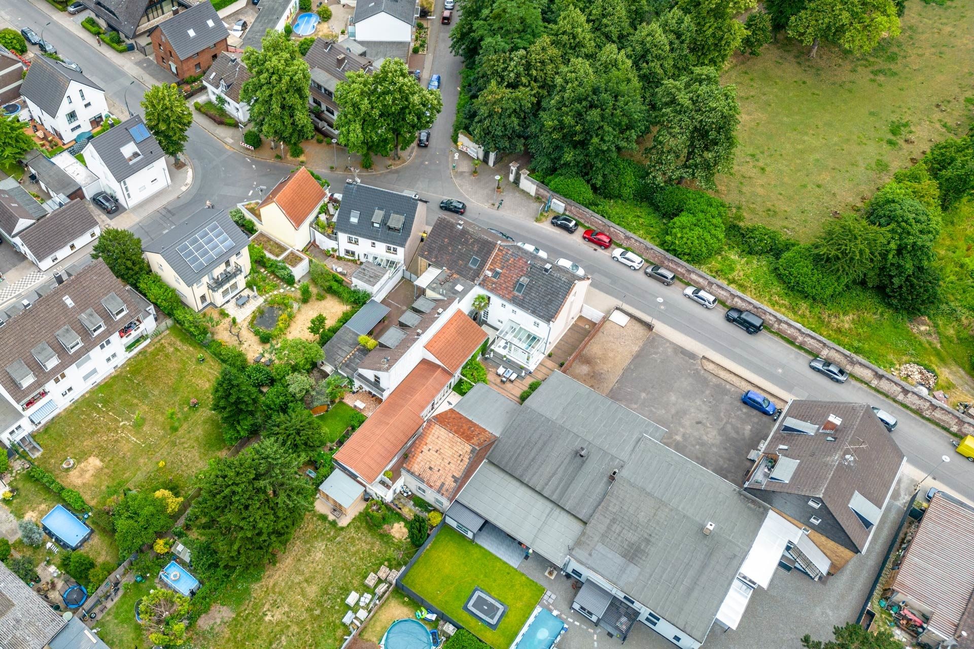 Immobilienangebot - Düsseldorf - Häuser - Ein Haus mit Geschichte und Charakter - Wohnen im Herzen von Düsseldorf-Himmelgeist! – www.HUNDT.IM