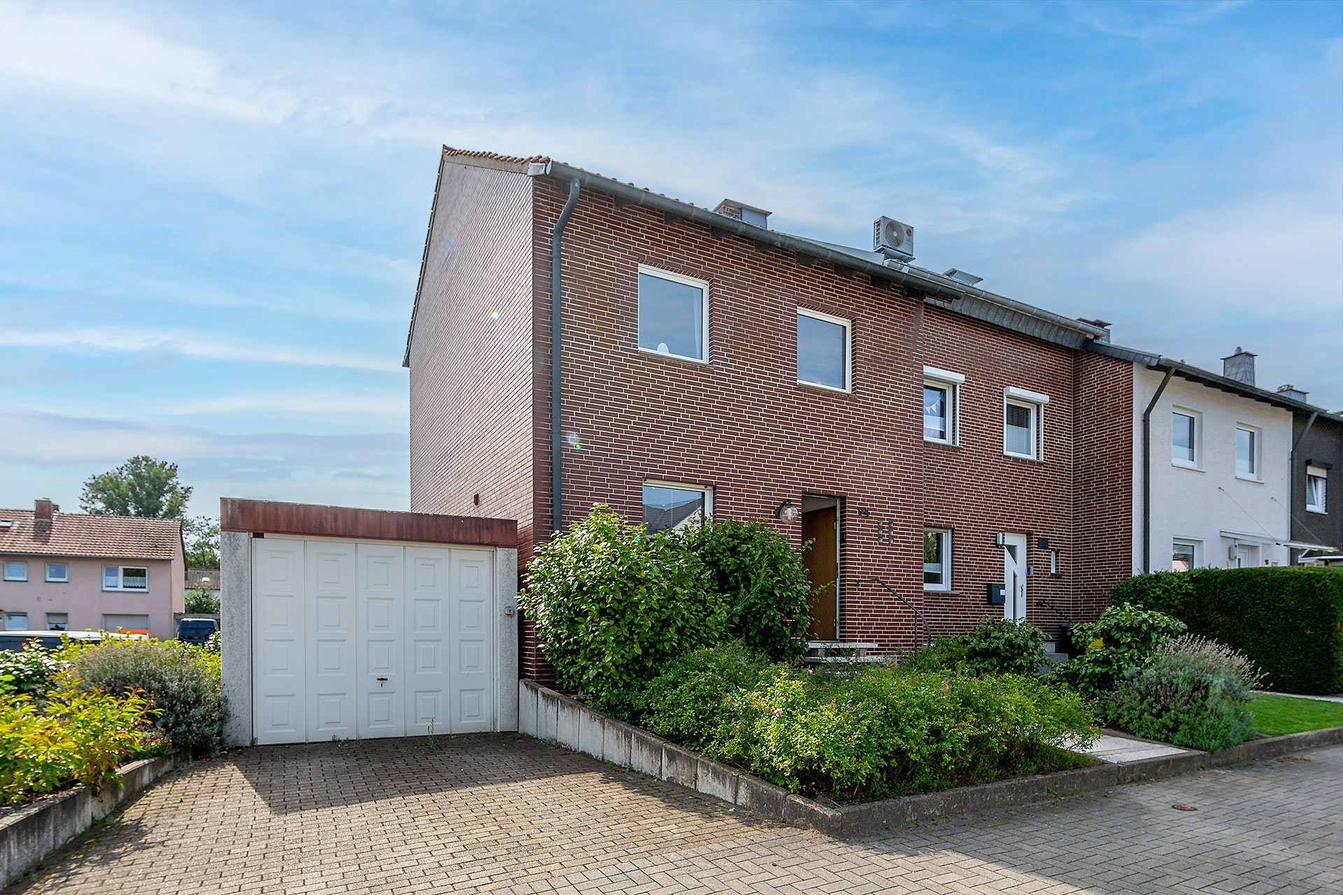 Immobilienangebot - Gelsenkirchen - Häuser - Ihr Wohlfühlort: Gemütlich, mit zwei Garagen & großer Terrasse! – www.HUNDT.IM