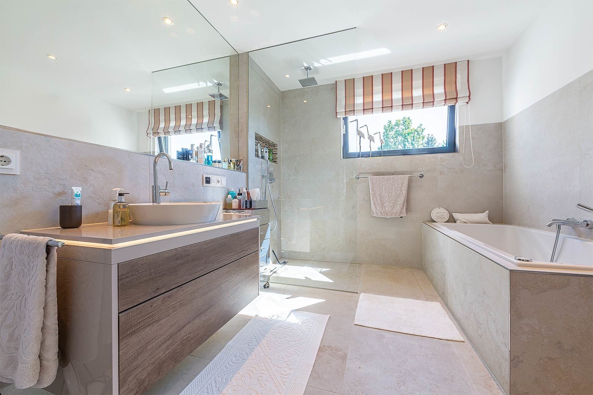Immobilienangebot - Gelsenkirchen - Wohnungen - Exklusives Wohnen mit Blick in den Schlosspark!