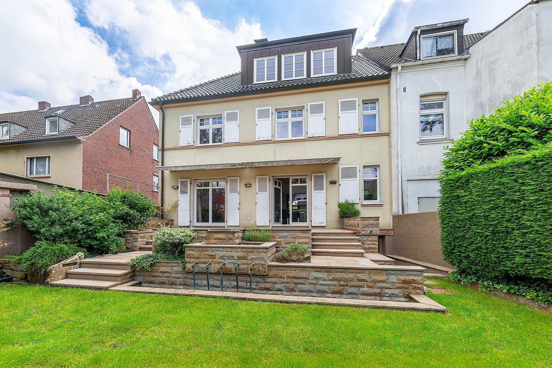 Immobilienangebot - Gelsenkirchen-Buer - Häuser - Großzügiges Wohnen in urbaner Lage von Buer! – www.HUNDT.IM