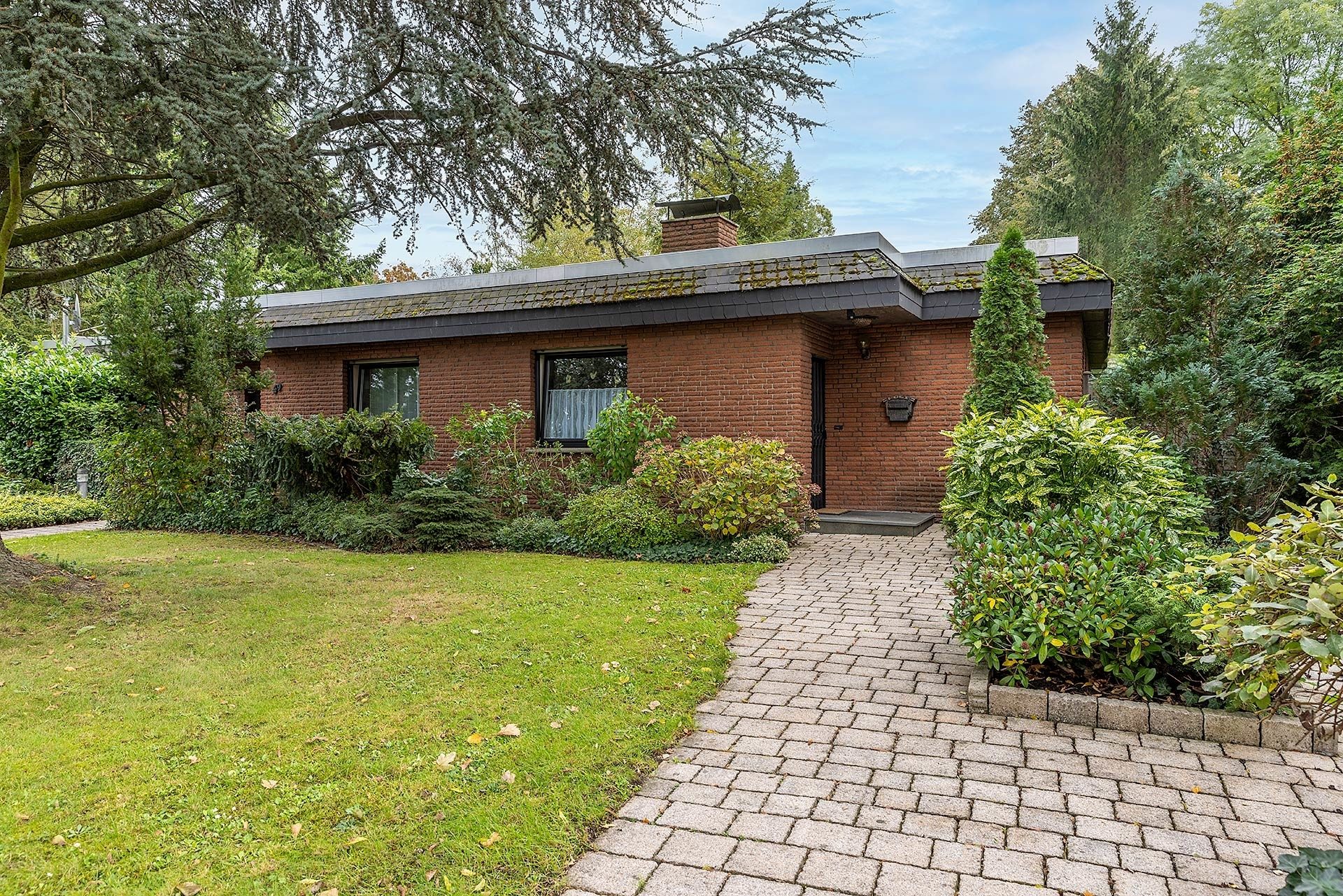 Immobilienangebot - Gelsenkirchen - Häuser - Teilbebautes Gewerbegrundstück mit Zweifamilienhaus-Bungalow!