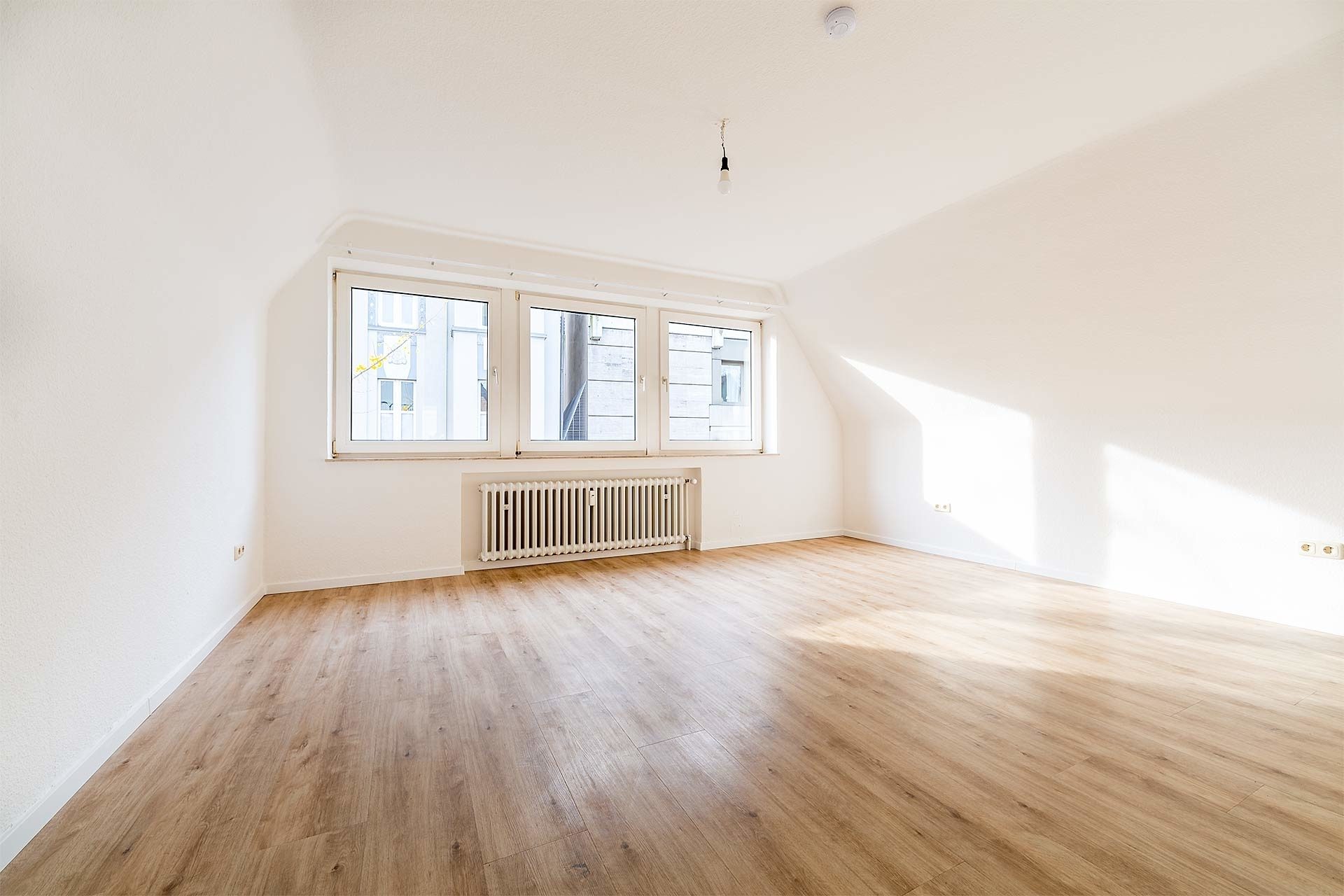Immobilienangebot - Gelsenkirchen-Buer - Wohnungen - Wohnen im Herzen von Buer - Moderne 4-Zimmer-Wohnung! – www.HUNDT.IM
