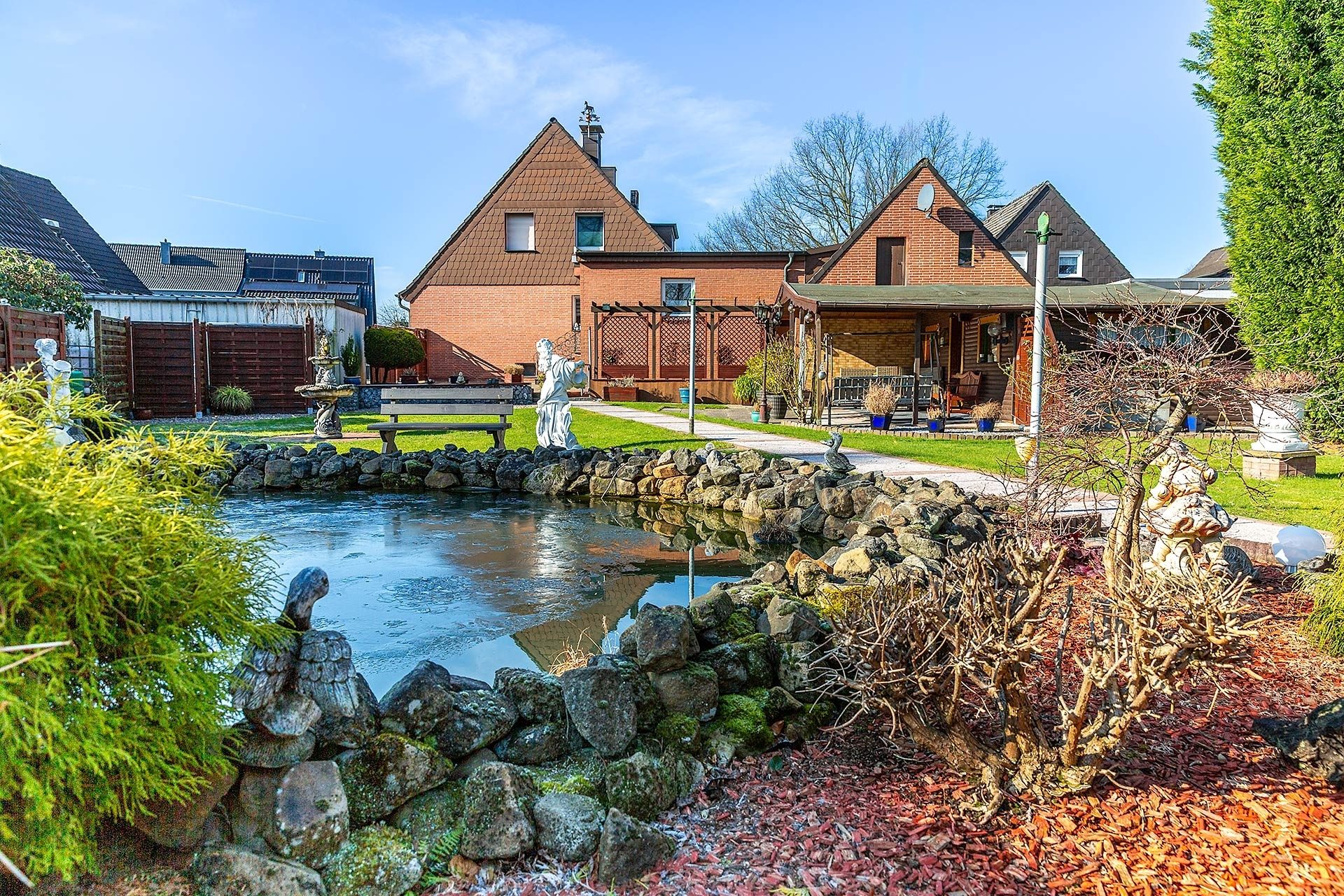 Immobilienangebot - Gelsenkirchen - Häuser - Seltene Gelegenheit – Freistehendes Einfamilienhaus mit flexiblem Wohnkonzept! – www.HUNDT.IM