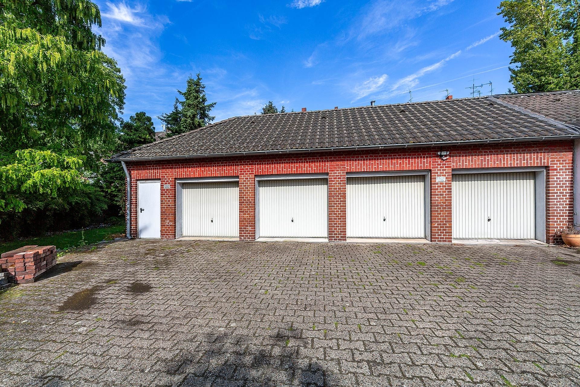 Immobilienangebot - Gelsenkirchen - Alle - Mehrfamilienhaus mit hochwertiger Eigentümerwohnung und Mieteinnahmen! – www.HUNDT.IM