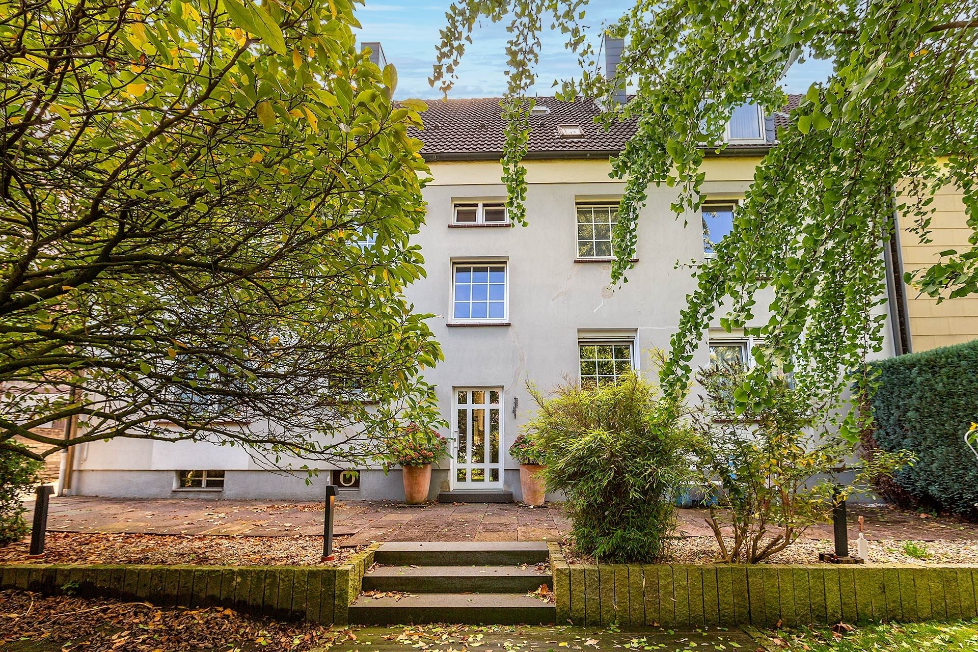 Immobilienangebot - Gelsenkirchen - Alle - Mehrfamilienhaus mit hochwertiger Eigentümerwohnung und Mieteinnahmen! – www.HUNDT.IM