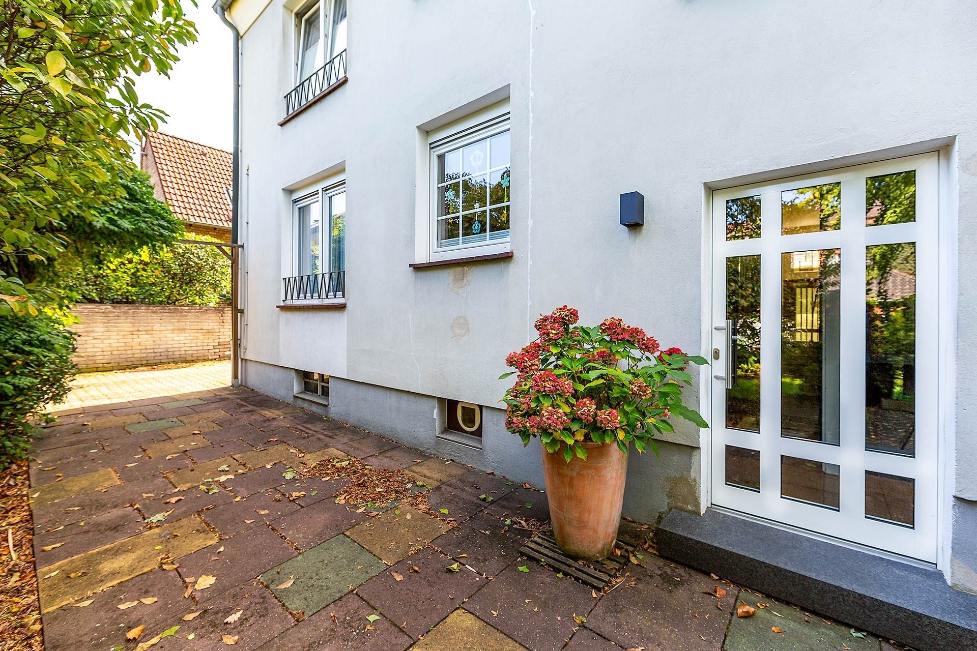 Immobilienangebot - Gelsenkirchen - Alle - Mehrfamilienhaus mit hochwertiger Eigentümerwohnung und Mieteinnahmen! – www.HUNDT.IM